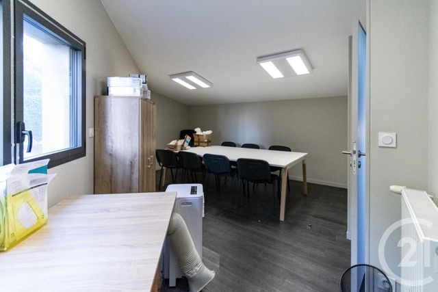 Afficher la photo en grand commerce à vendre - 133.0 m2 - LAVAL - 53 - PAYS-DE-LOIRE - Century 21 Dréano Immobilier