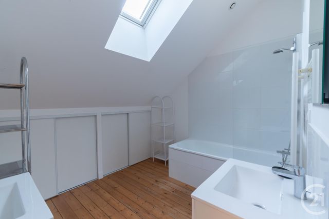 Appartement T3 à vendre - 3 pièces - 70.52 m2 - LAVAL - 53 - PAYS-DE-LOIRE - Century 21 Dréano Immobilier