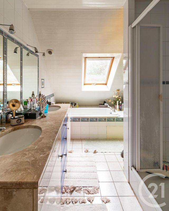 maison à vendre - 6 pièces - 211.0 m2 - AZE - 53 - PAYS-DE-LOIRE - Century 21 Dréano Immobilier