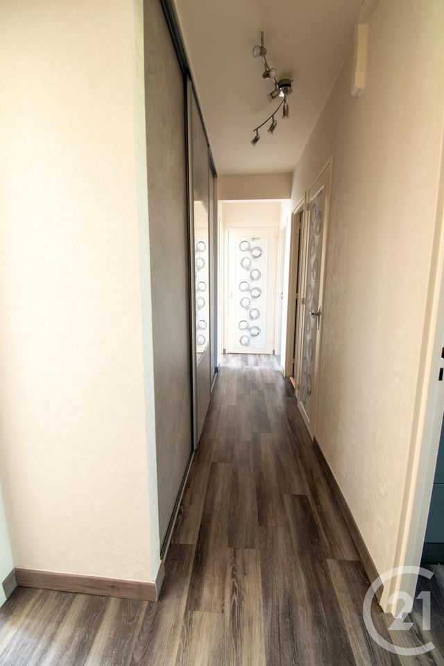 Appartement T4 à vendre - 4 pièces - 65.7 m2 - LAVAL - 53 - PAYS-DE-LOIRE - Century 21 Dréano Immobilier