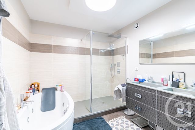 Appartement à vendre - 7 pièces - 180.68 m2 - LAVAL - 53 - PAYS-DE-LOIRE - Century 21 Dréano Immobilier