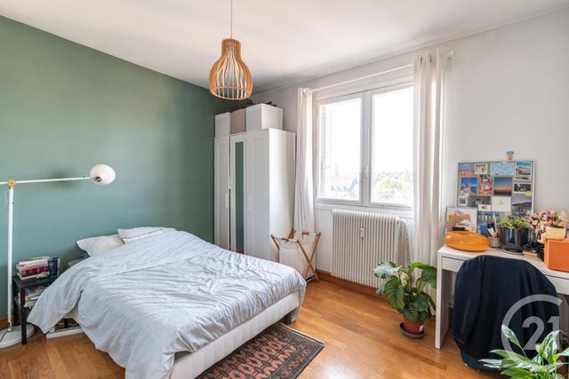 Appartement T5 à vendre - 5 pièces - 82.39 m2 - LAVAL - 53 - PAYS-DE-LOIRE - Century 21 Dréano Immobilier