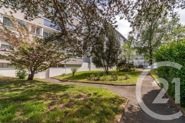 Appartement T4 à vendre - 5 pièces - 78.5 m2 - LAVAL - 53 - PAYS-DE-LOIRE - Century 21 Dréano Immobilier