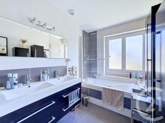 maison à vendre - 6 pièces - 113.0 m2 - LAVAL - 53 - PAYS-DE-LOIRE - Century 21 Dréano Immobilier