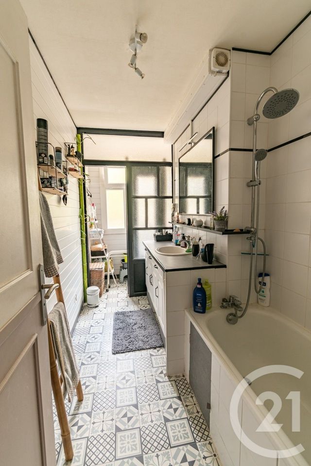 Appartement T3 à vendre - 4 pièces - 66.0 m2 - LAVAL - 53 - PAYS-DE-LOIRE - Century 21 Dréano Immobilier