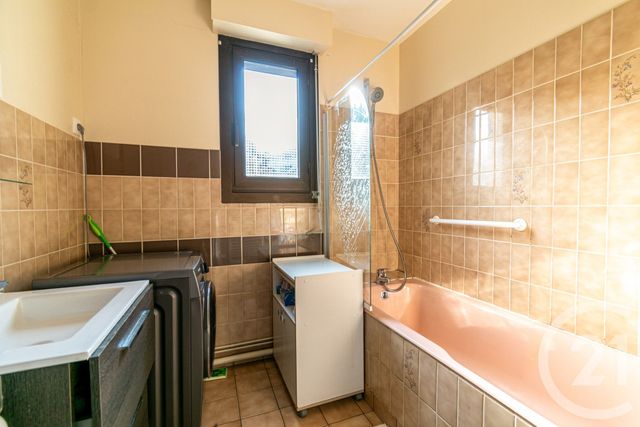 Appartement T3 à vendre - 4 pièces - 76.3 m2 - LAVAL - 53 - PAYS-DE-LOIRE - Century 21 Dréano Immobilier