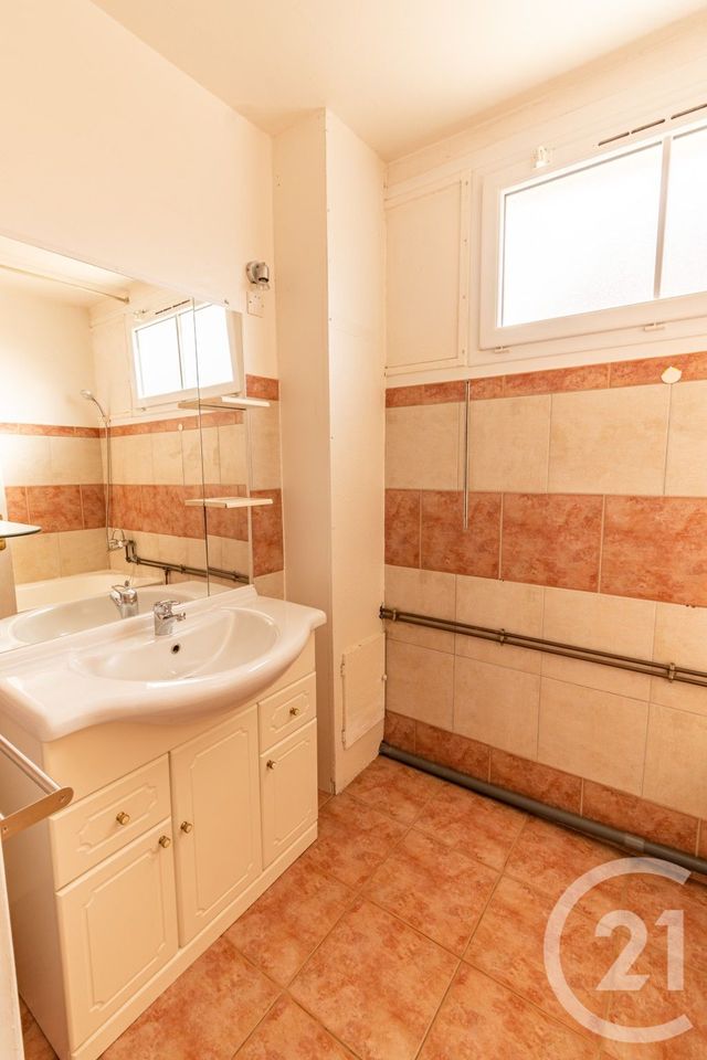 Appartement T3 à vendre - 3 pièces - 60.5 m2 - LAVAL - 53 - PAYS-DE-LOIRE - Century 21 Dréano Immobilier