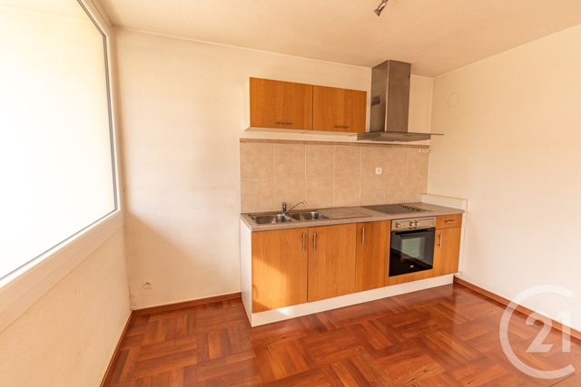 Appartement T3 à vendre - 3 pièces - 60.5 m2 - LAVAL - 53 - PAYS-DE-LOIRE - Century 21 Dréano Immobilier